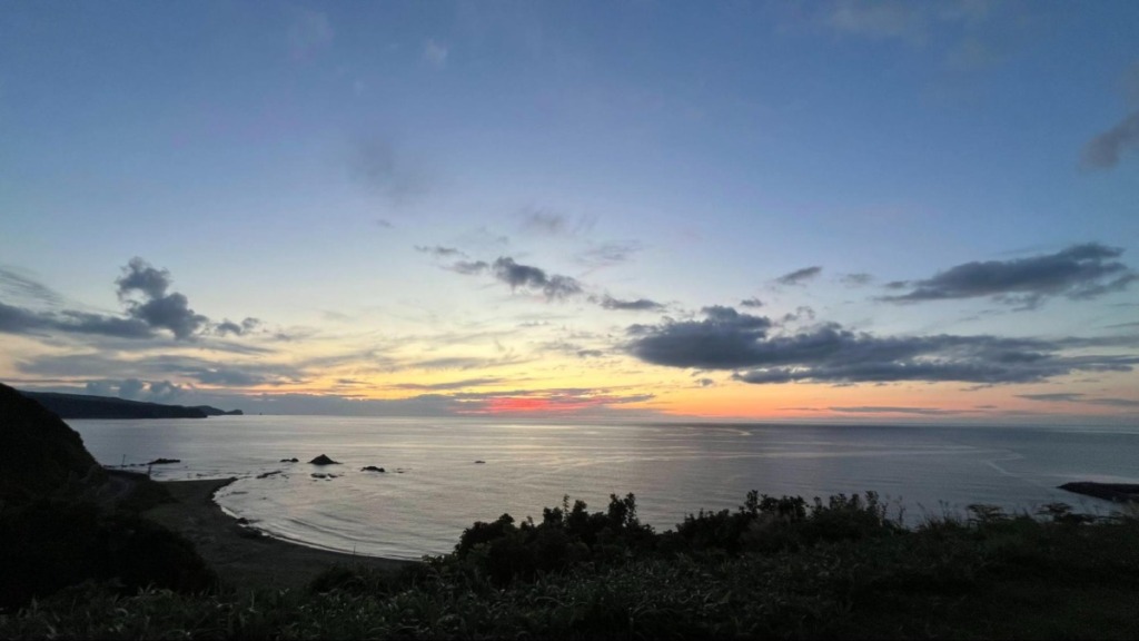 岬の湯しゃこたんから見える夕暮れの様子
