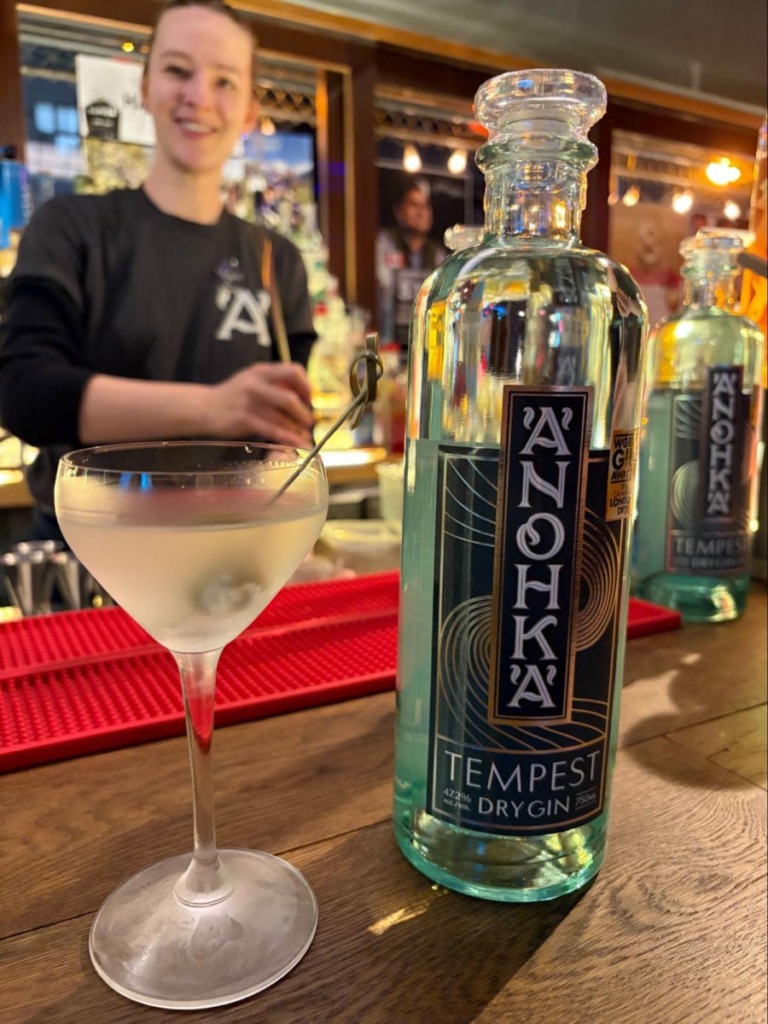 アノーカのボトルとマティーニ