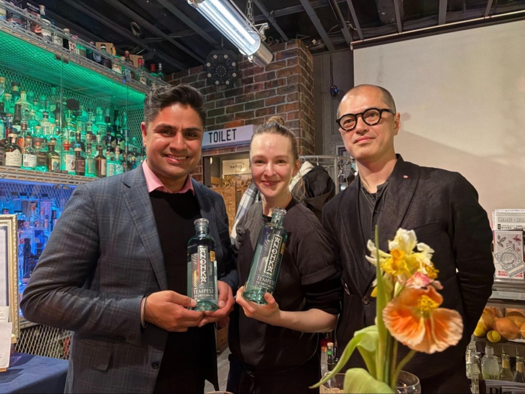 蒸溜家、バーテンダー、インポーターさんの3ショット