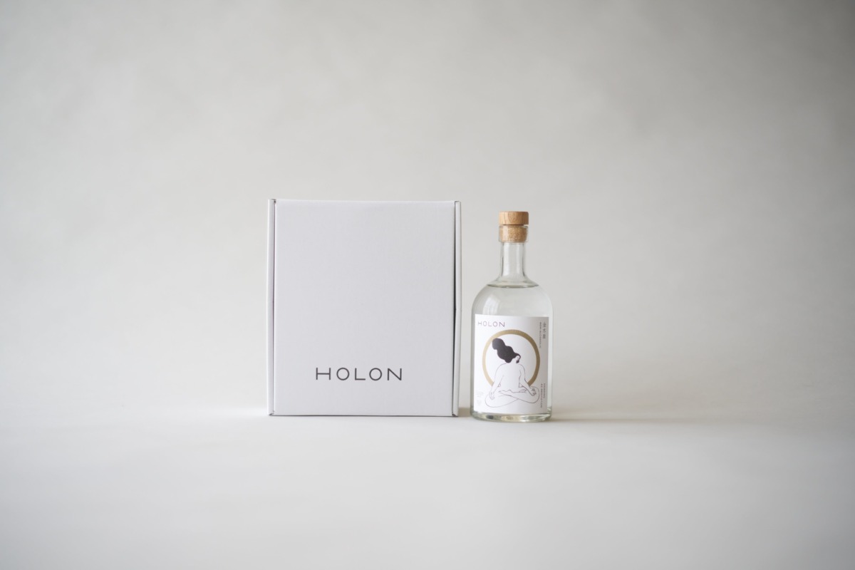 HOLON GIN SEASONAL 金木犀 0.00%のボトルと白い箱